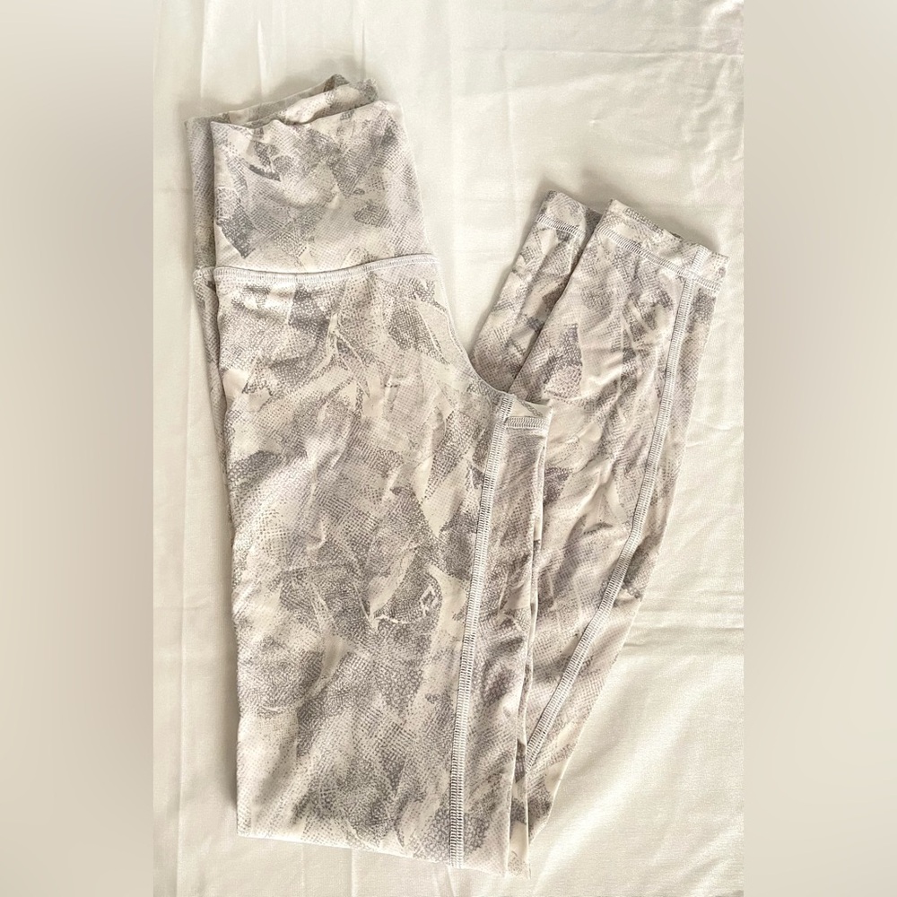 Lulu Lemon Wunder Under White & Gray Legging
